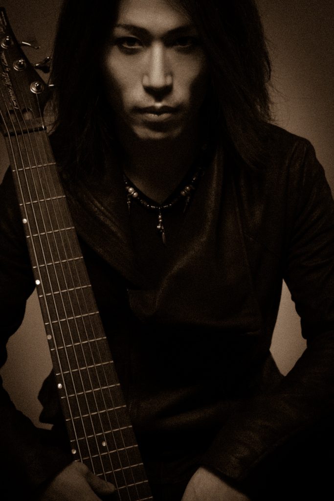 Fashion-Fotografie Hamburg – Model in kreativem Outfit